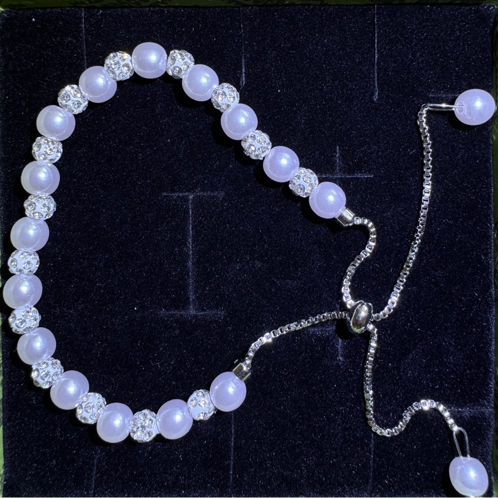 Elegant Silver and White Pearl Bracelet